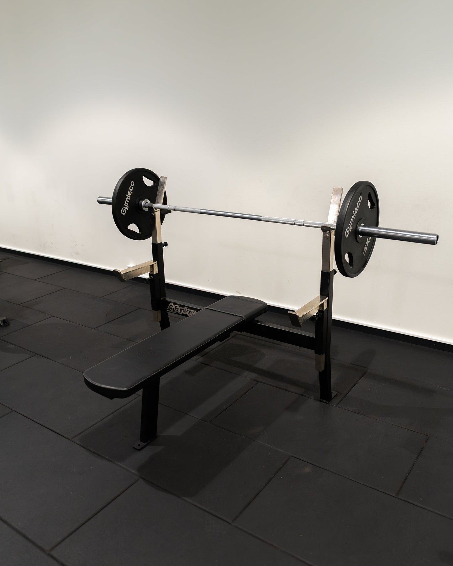bench press with safety support