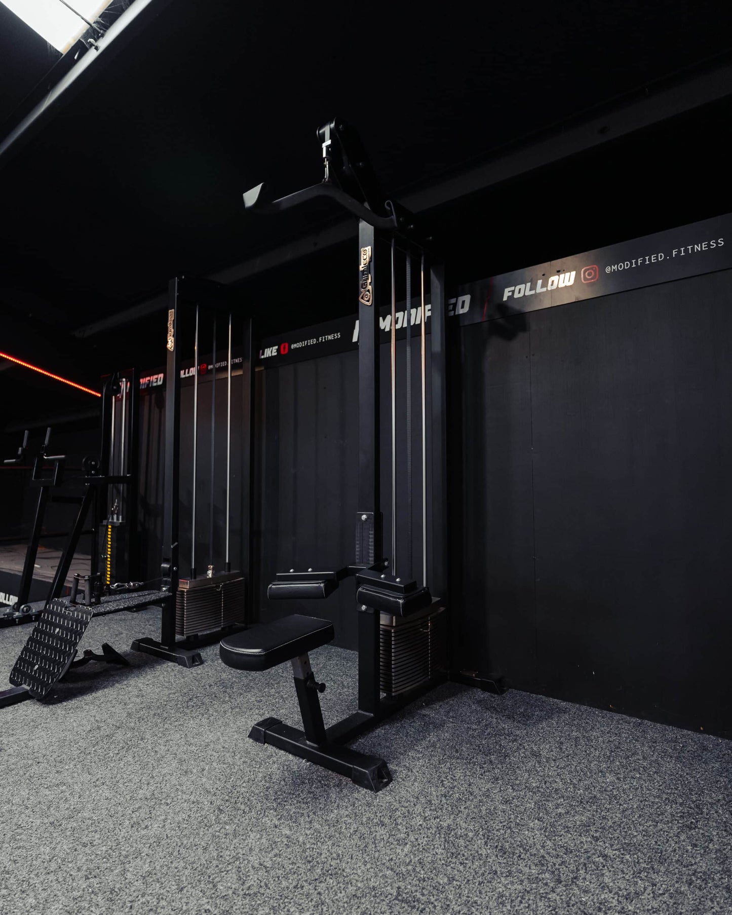 211 Lateral Pulldown