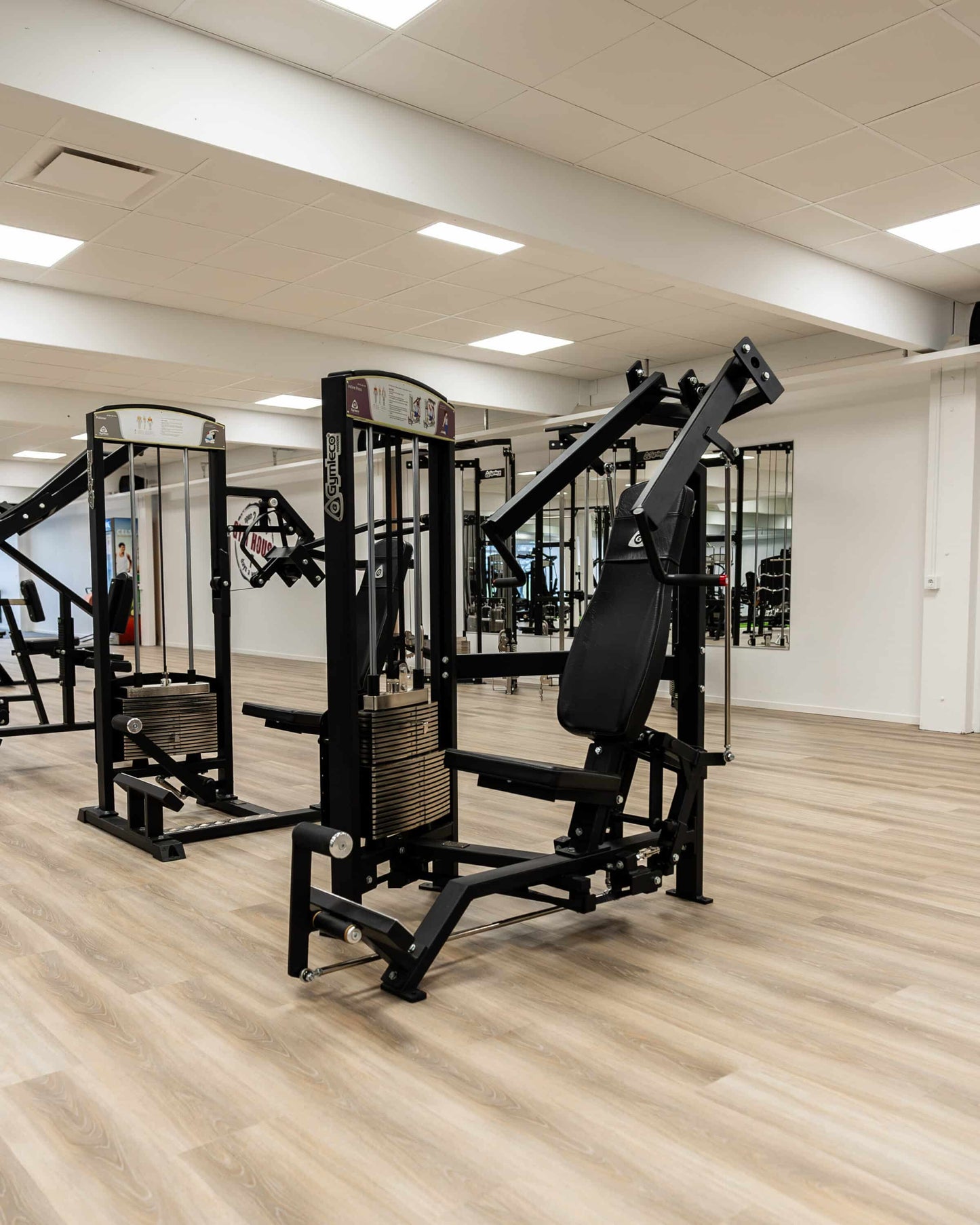 320 Incline Chest Press