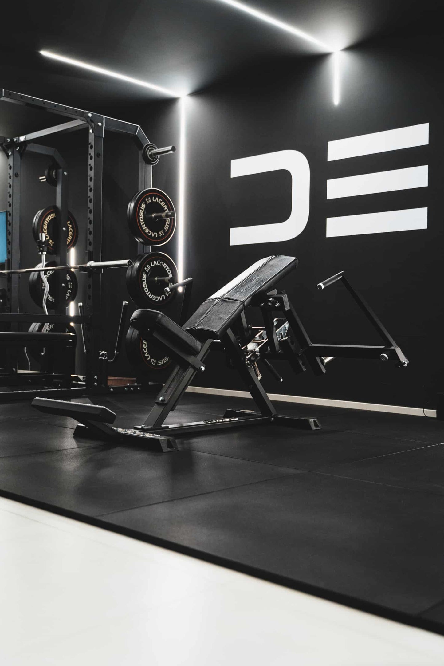 023 Incline Pec Fly