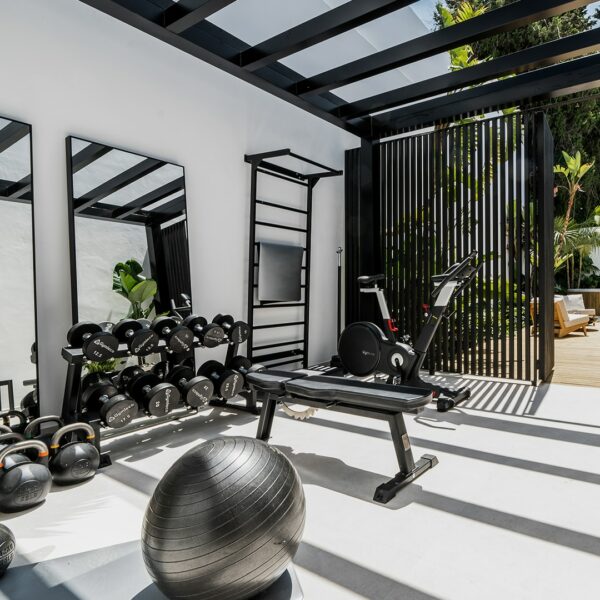 Metal Wall Bar, Black